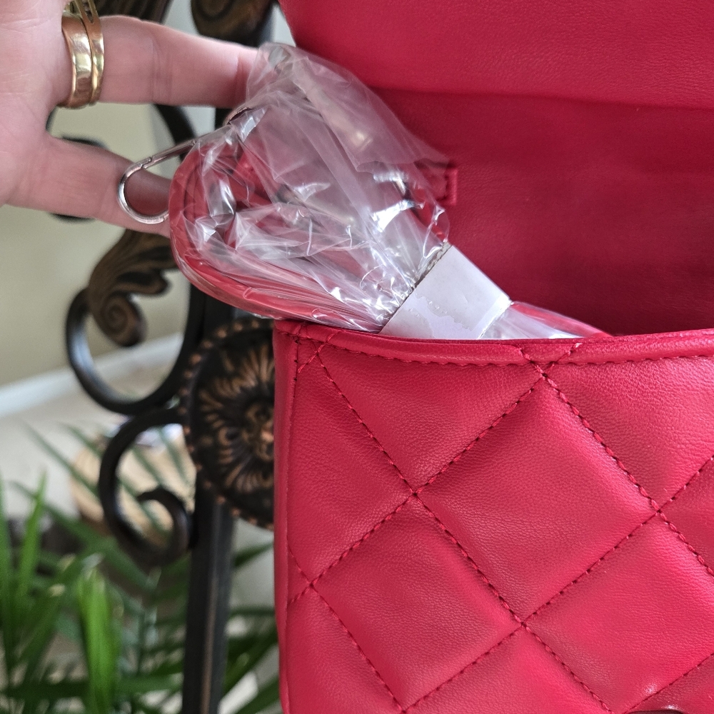 Badgley Mischka Red Quilted Faux Pearl Clutch Party Ready - Picture 8 of 13